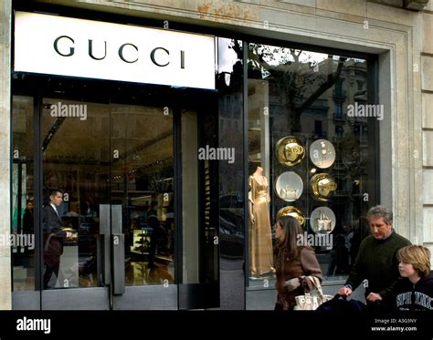 gucci spain website.